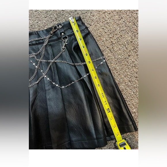 Forever 21 Black Pleated Faux Leather Chain Skirt Size M Goth - Picture 6 of 9